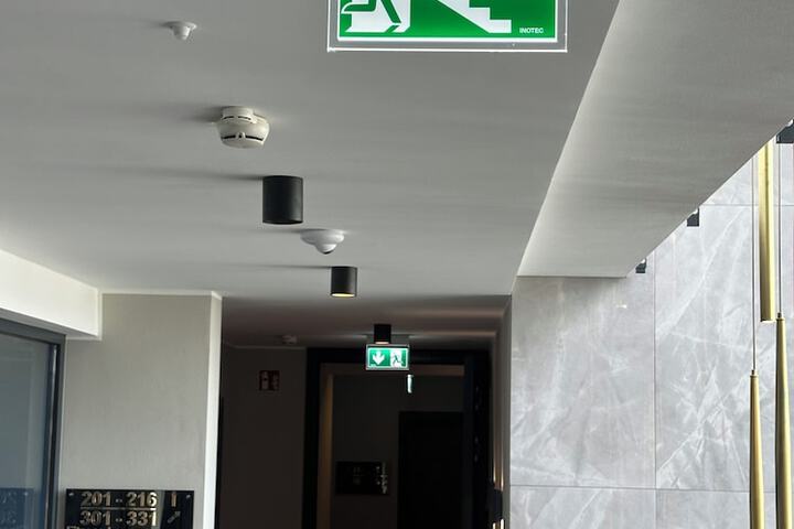 Ballroom/Hall 73 of 100