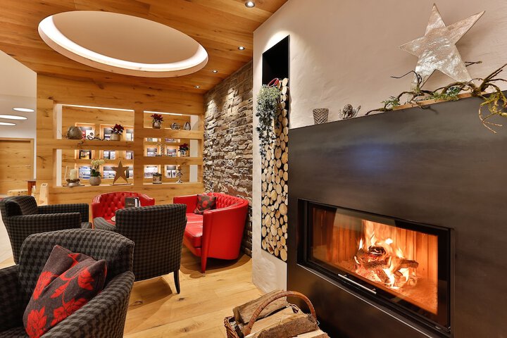 Entrance & Lobby