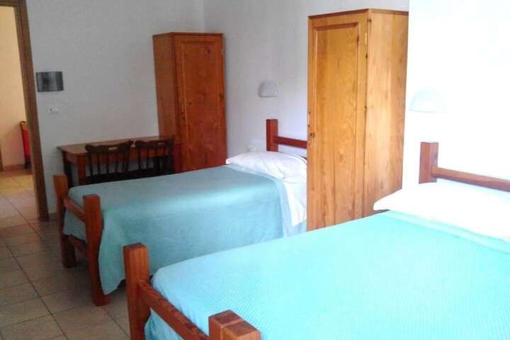 Room 11 of 42
