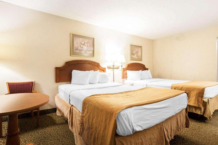 Standard 2 Queen Beds Accessible (6 of 7)