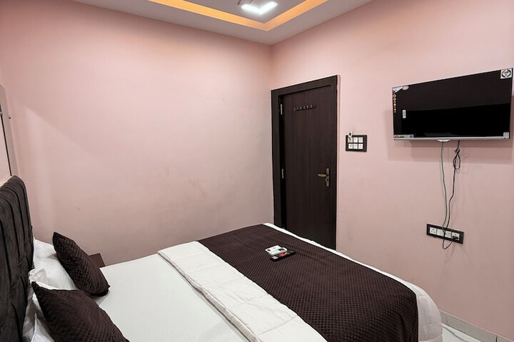 Room 14 of 25