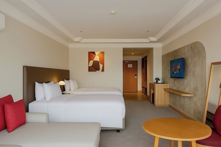 Room 6 of 18