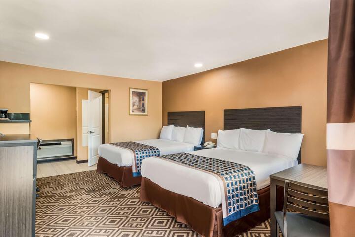 2 Double Beds (7 of 7)