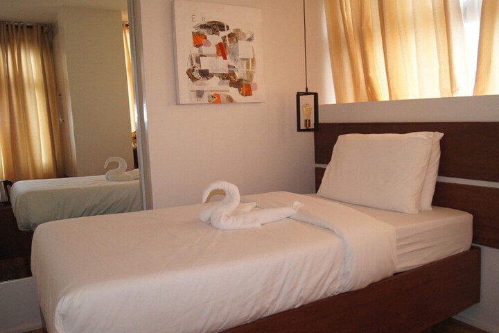 Room 9 of 18