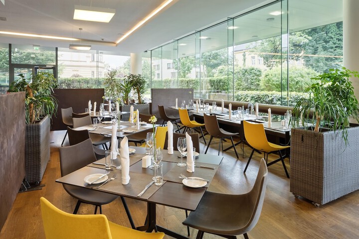 Dining 72 of 116