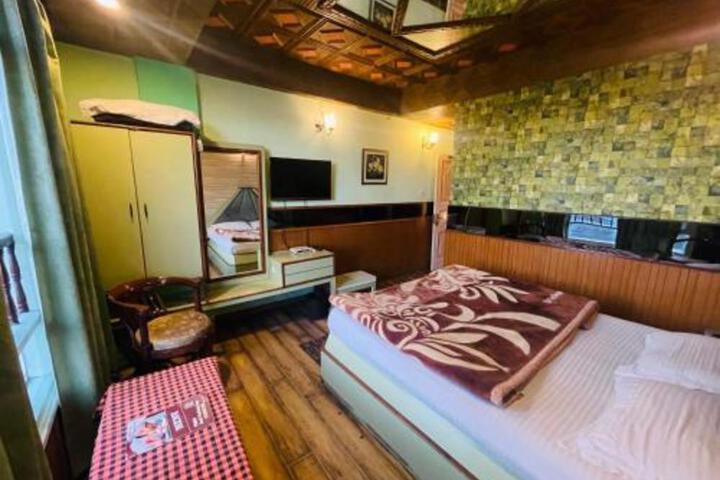 Hotel Kufri Holiday Inn