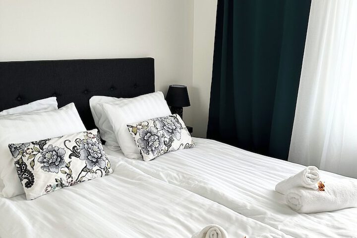 Room 12 of 25