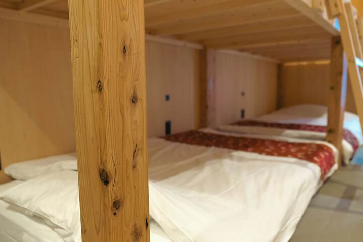 Room 83 of 146