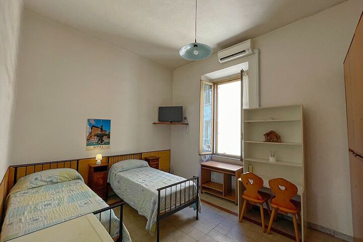 Room 3 of 20