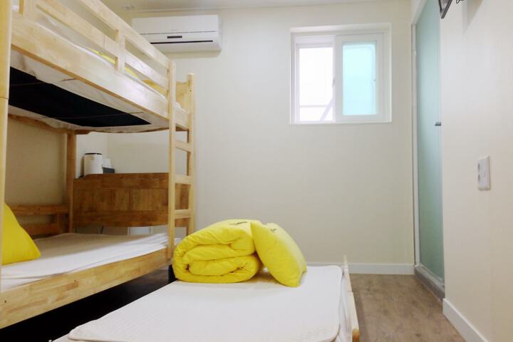 Room 18 of 33
