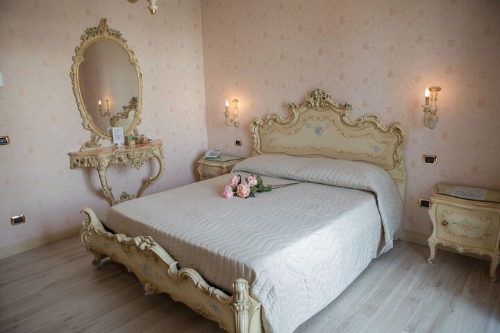 Room 6 of 64