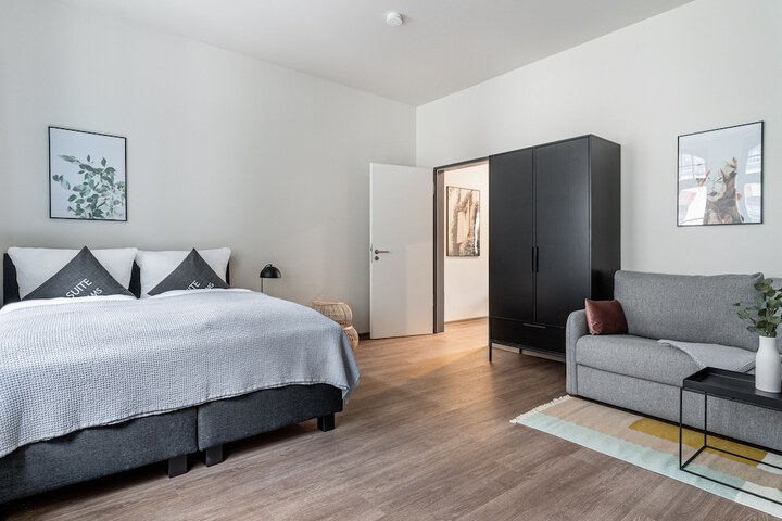 Room 2 of 73