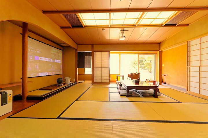 Room 2 of 22
