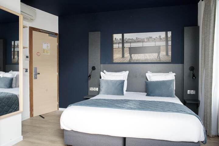 Room 32 of 49