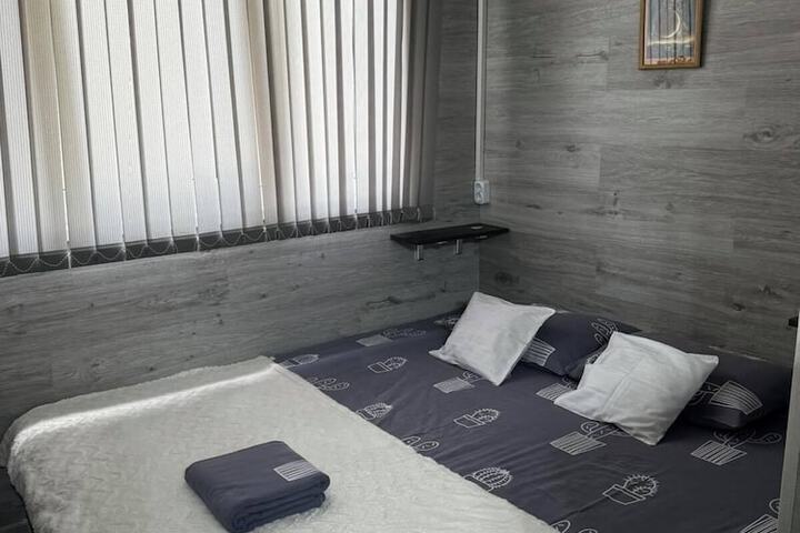 Room 9 of 106
