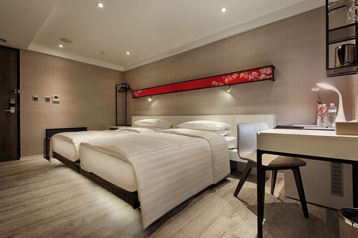 Room 10 of 43