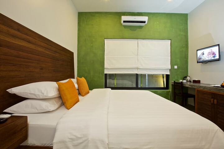 Room 12 of 79
