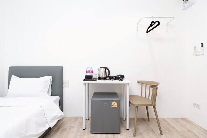 Room 12 of 60