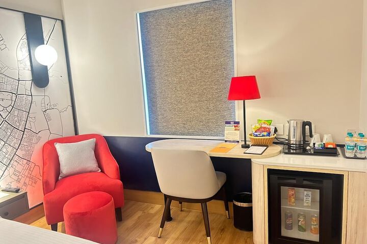 Room 16 of 36
