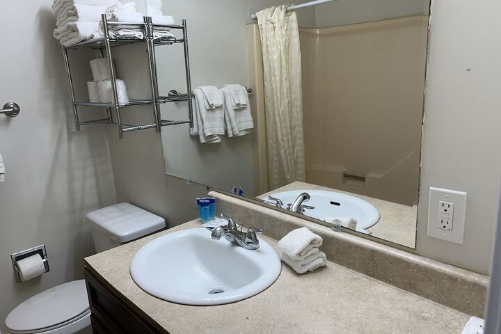 Comfort Room 1 King Bed Kitchen (54 of 70)