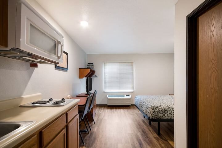 1 Queen Bed Suite (3 of 11)