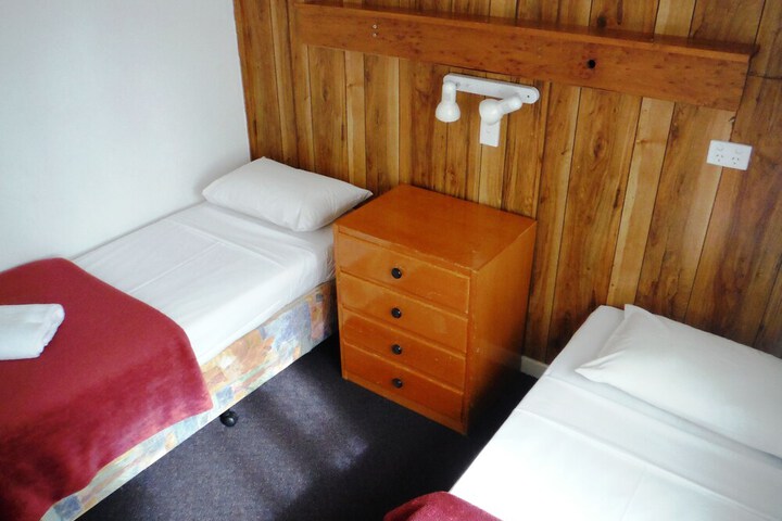 Room 32 of 68