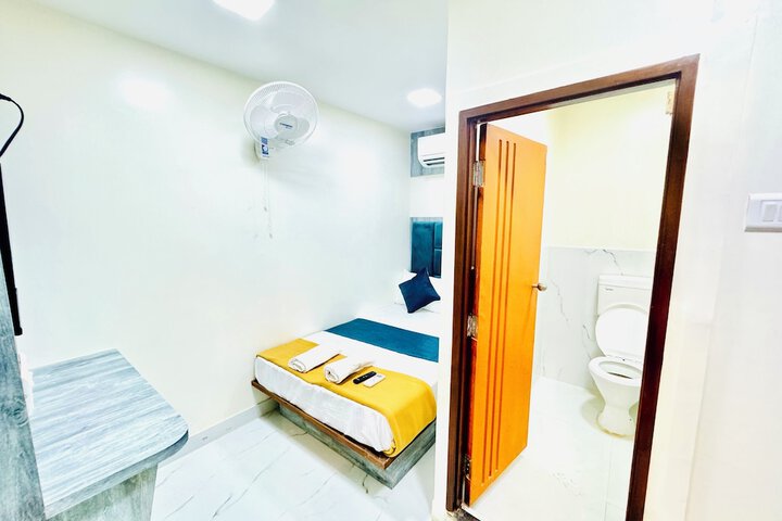 Room 13 of 17