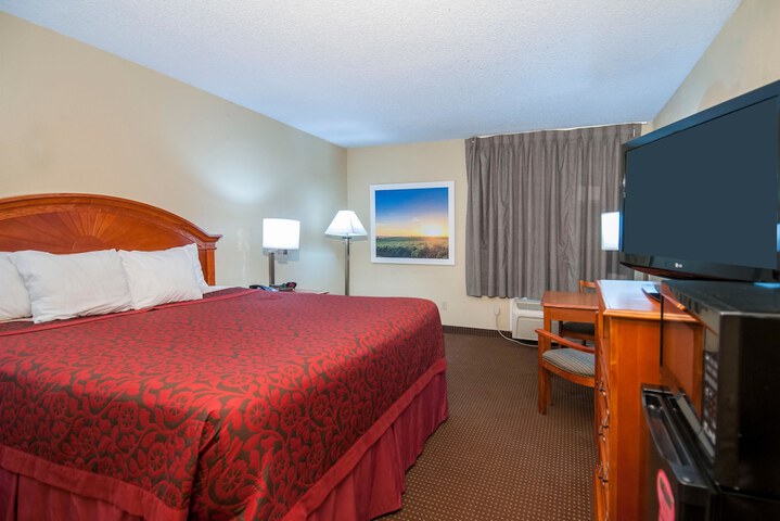1 King Bed (8 of 9)