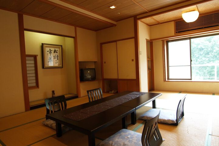 Room 6 of 42