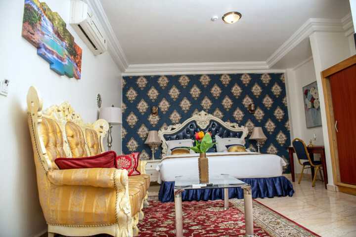Room 25 of 98
