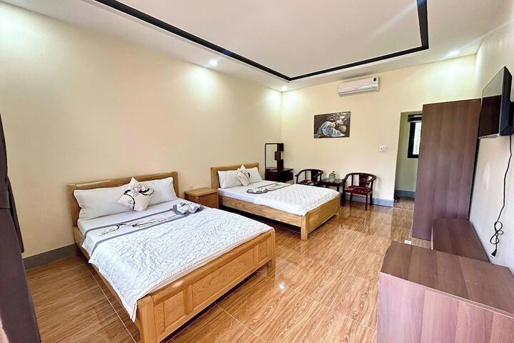 Room 5 of 18