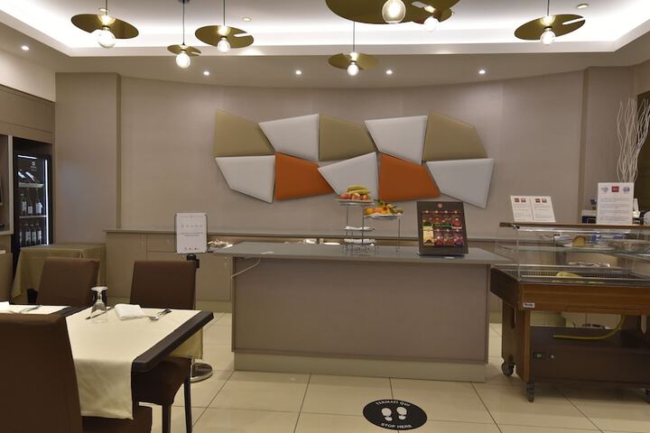 Dining 54 of 75