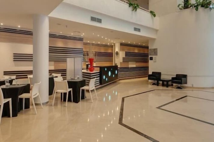 Entrance & Lobby