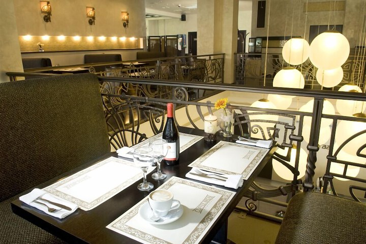 Dining 65 of 74