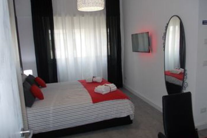 Room 9 of 30
