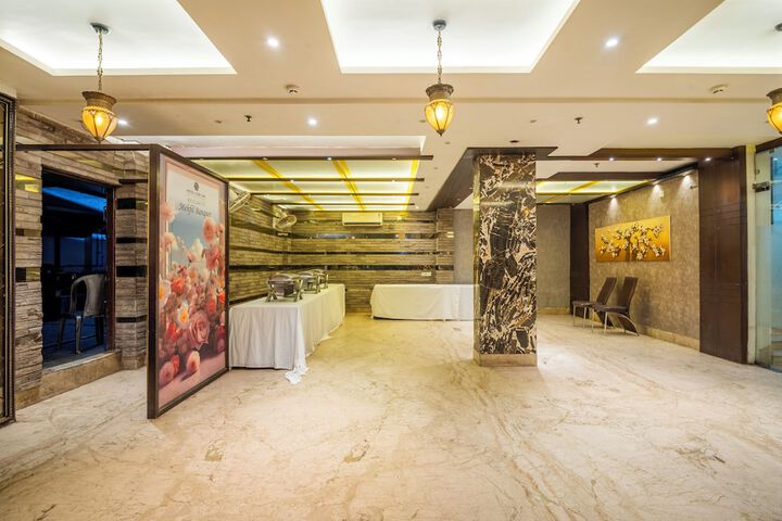 Ballroom/Hall 23 of 32