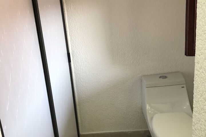 Room 5 of 11
