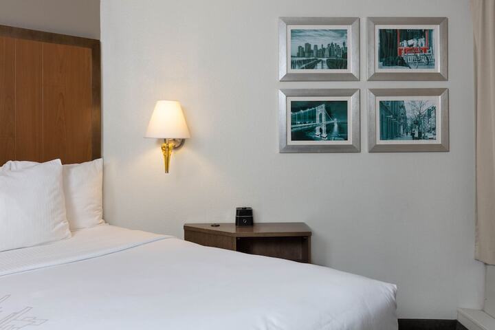 1 King Bed 1 Bedroom Suite (6 of 9)