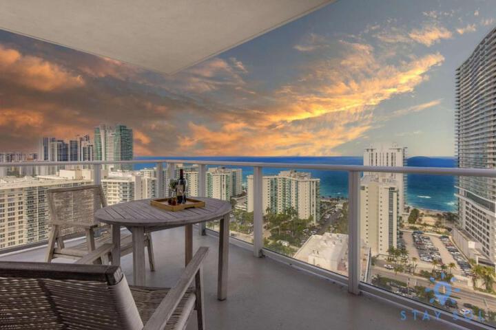 High-Floor with Stunning Views Luxury Condo Pools in Hallandale, FL