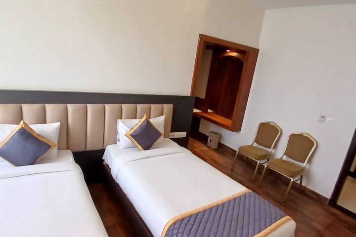 Room 10 of 27