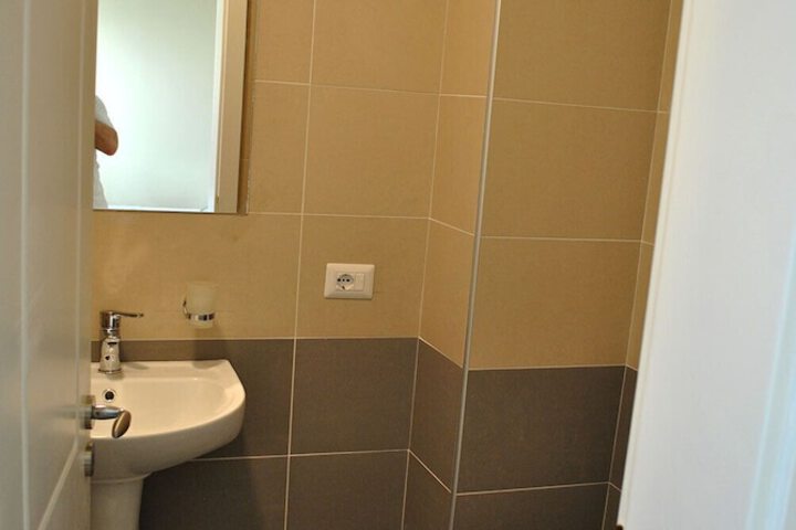 Room 15 of 25