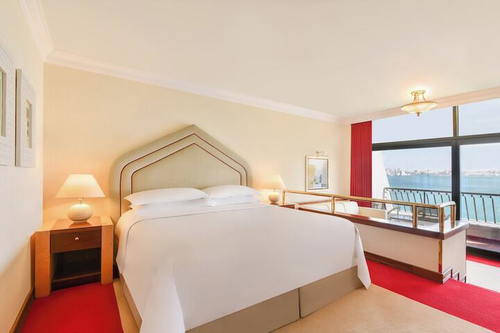 Room 34 of 220