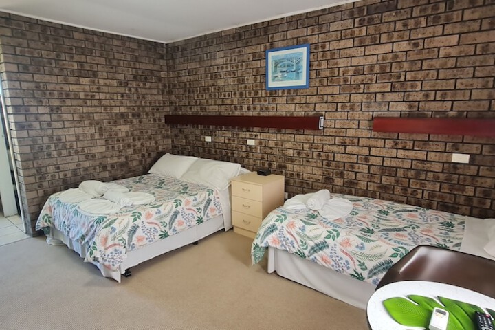 Room 3 of 52