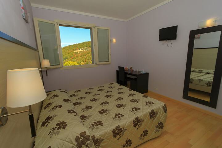 Room 10 of 70