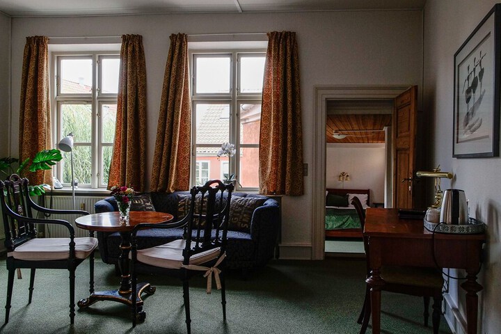 Room 68 of 214