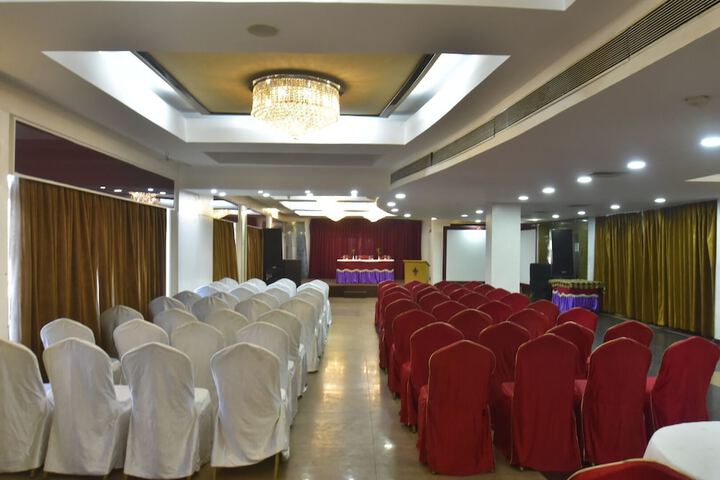 Ballroom/Hall 48 of 66