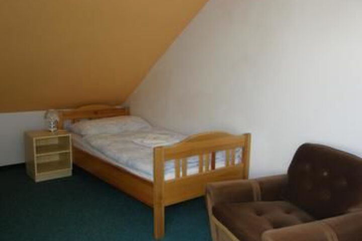 Room 16 of 28