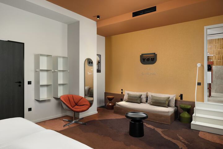 Room 15 of 170