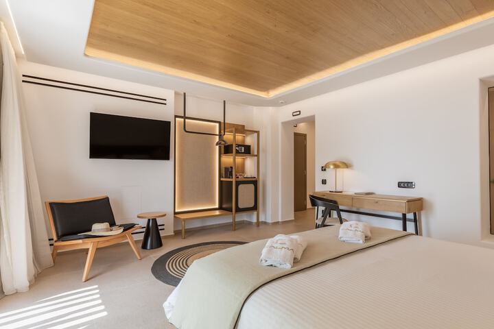 Room 3 of 103