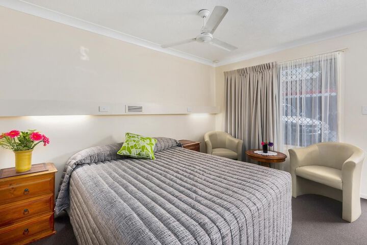 Room 4 of 28